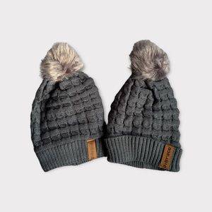 Vi GRACE Hat Women’s One Size Knit Winter Soft Warm Ski Cap Beanie Pom Pom 2 pcs